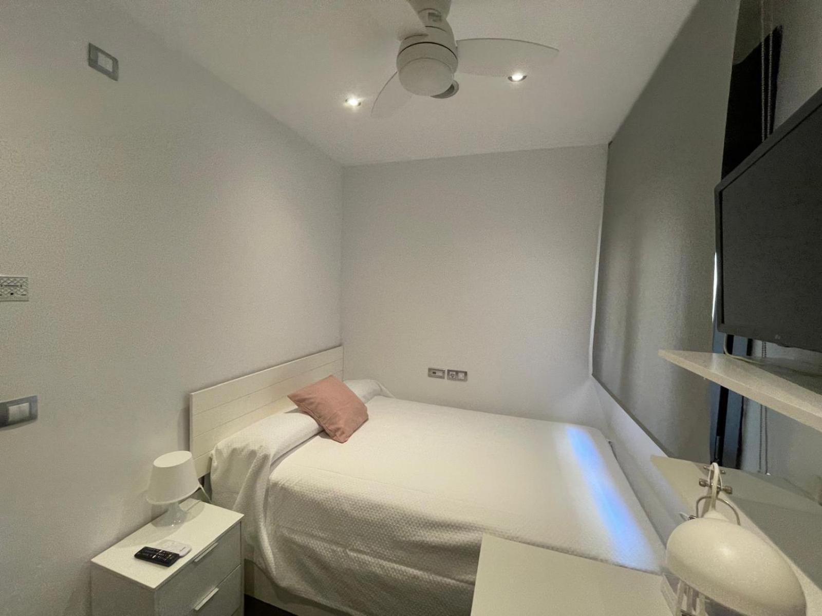 Moderno Apartamento Con Plaza De Garaje En Pleno Centro De Almería Eksteriør billede